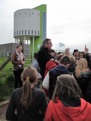 Aan de watertoren van Meensel-Kiezegem